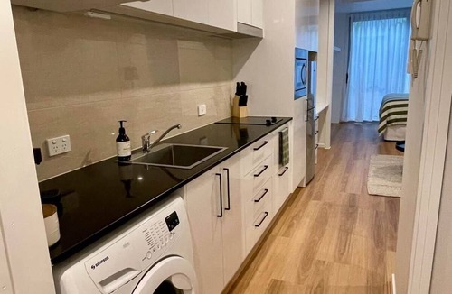 Annerley Apartment | The Studio @ Annerley - Near CBD Transport & Shops