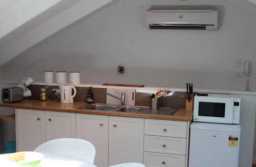 Meroo Meadow Apartment | The Studio - stylish self contained space - perfect for families & girls w-ends