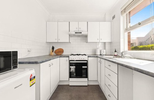 Mosman Apartment | The Sunlit Fern - Minutes from Dining & Coastline