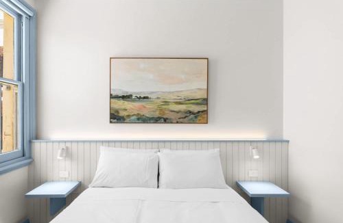 Redfern Hotel | The Surrey 3