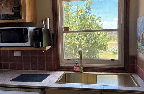 Kentucky Apartment | "The Valley " Studio Kentucky. Set on a quiet country rd with a divine outlook.