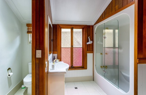 Mudgeeraba Bed & Breakfast | The Village B&B