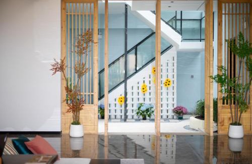 Shangri-La Hotel | The wonderland homestay