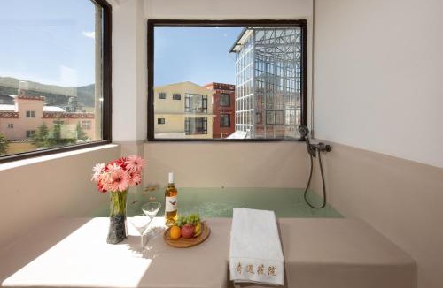 Shangri-La Hotel | The wonderland homestay