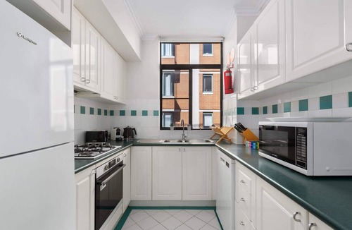 Darling Harbour Apartment | Thriving city location, dining hub near CBD