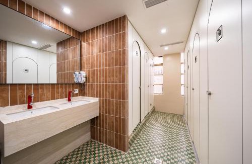 Downtown Shanghai Hostel | Through Time 1933 Youth Hotel