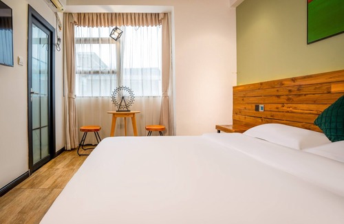 Yongding Bed & Breakfast | Tianmen Mountain Loft Art Inn