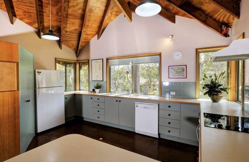 Boomerang Beach House | Timeless house with heated spa pool, walk to beaches.