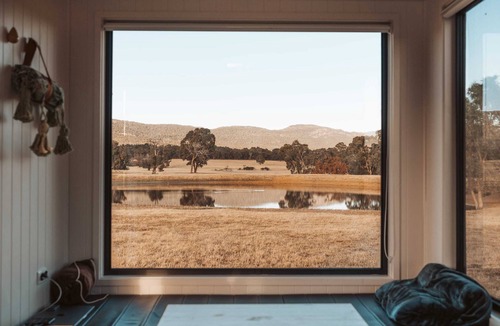 Pomonal Cabin | Tiny Elliott Summary: