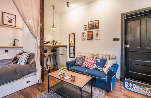 Huaihai Road Commercial Area Apartment | Tonight Homestey Shanghai Apartment Good Location 1200