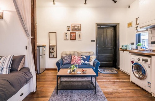 Huaihai Road Commercial Area Apartment | Tonight Homestey Shanghai Apartment Good Location 1200