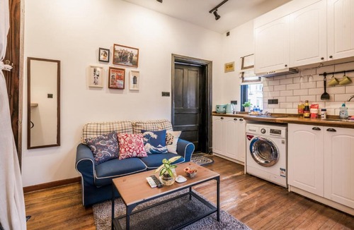 Huaihai Road Commercial Area Apartment | Tonight Homestey Shanghai Apartment Good Location 1200