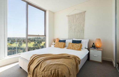 Wolli Creek Apartment | Top Floor 2BR Pool, Gym, Parking Airport, City