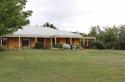 Guyong West House | Topsy's Corner - large rural house near Orange