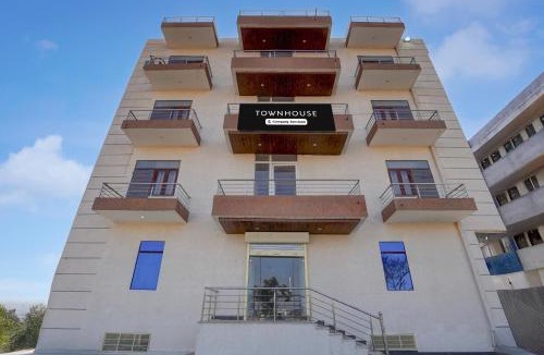 Jaipur Hotel | Townhouse Manipal University Highway King Bagru Formerly Golden Hotel