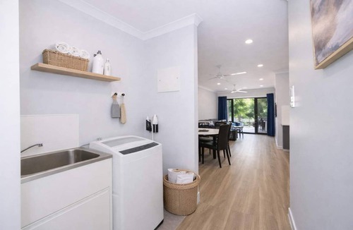 Rosslea Apartment | Townsville Golf Course Haven | 2 Bedroom Stay with Parking