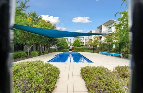 Phillip Apartment | Tranquil 1-Bed Apartment with Courtyard, Pool, BBQ