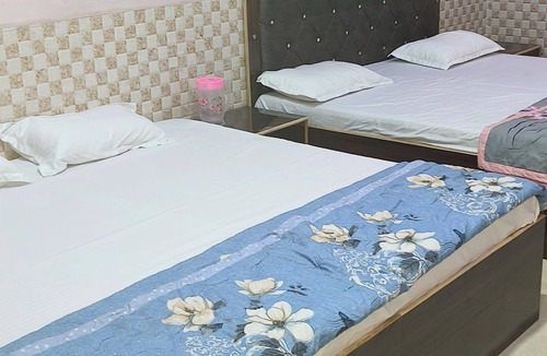 Mathura House | Tranquil 2-bedroom house in charming Mathura with AC