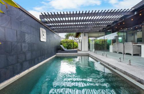 Mount Coolum House | Tranquil Beachside Retreat - Enquire for Pet & Long Stay - 3 Bedroom Home