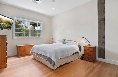Lower Portland House | Tranquil country homestead retreat set above the Colo River