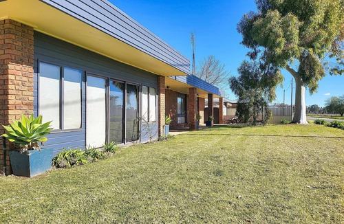 Tocumwal House | Tranquil Getaway by the Murray River