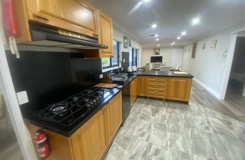 Bundanoon House | Tranquil Retreat with Stunning Mountain and Country Views –Your Perfect Getaway!