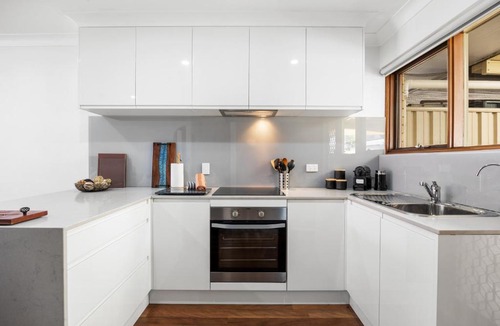 Torrensville Apartment | Tranquil Suite - Modern Comfort between CBD & Beach