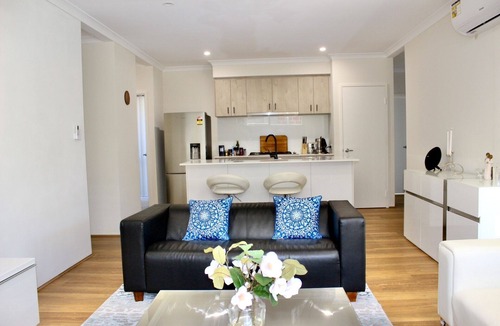 Aveley House | Tranquil Vineyard Sanctuary