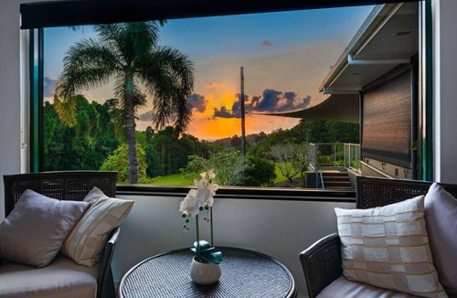 Mission Beach Villa | Tranquility Grand Bedroom for Couples | Luxury Rainforest Meets Reef | Sleeps up to 2