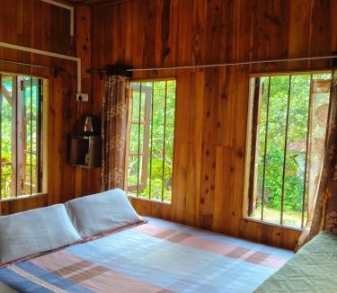 Mawlynnong House | Travellers Hut Homestay Mawlynnong l Blossom Garden
