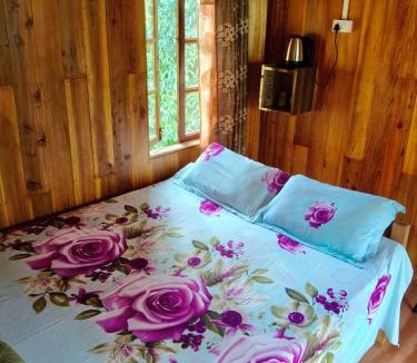 Mawlynnong House | Travellers Hut Homestay Mawlynnong l Blossom Garden