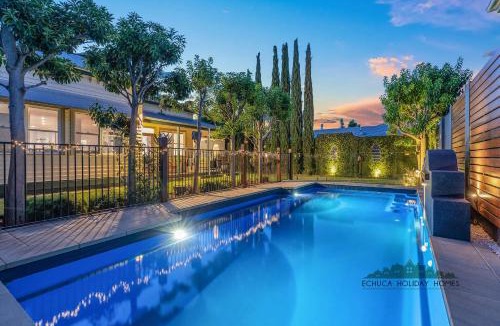 Echuca House | Trebor on Dickson - Echuca Holiday Homes