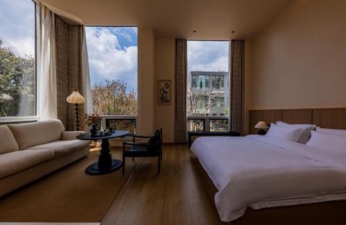 Manjiang Hotel | Tree House Dali 清朴小院 大理