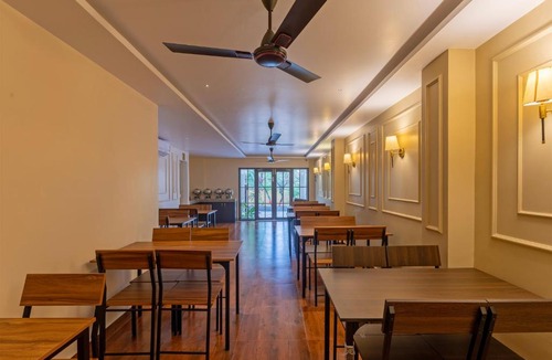 Beltola Hotel | Treebo Green Pearl Inn