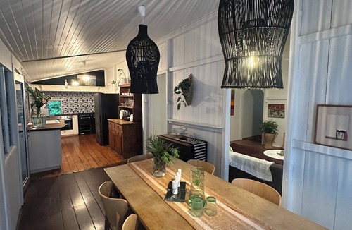 Eumundi House | Treefeller’s Cottage Eumundi - 3 bedroom house directly across from the markets