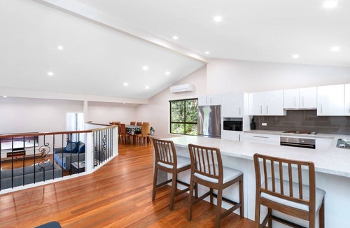 Hardys Bay House | Treetops on the Bay by HolidayCo.