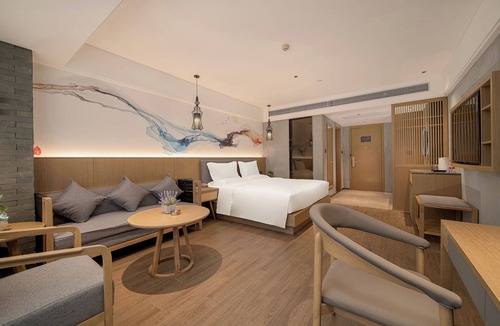 Panyu Hotel | Trendy Romantic Hotel Guangzhou Panyu Qiaonan Aoyuan Plaza Branch - Free Deliver Service to Canton Fair Complex During Canton Fair Period