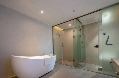 Huadu Hotel | Trendy Romantic MAXScreen Hotel