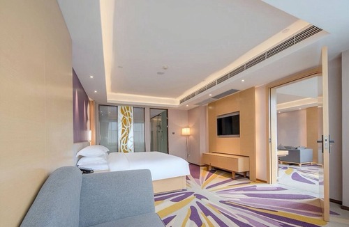 Huadu Hotel | Trendy Romantic MAXScreen Hotel