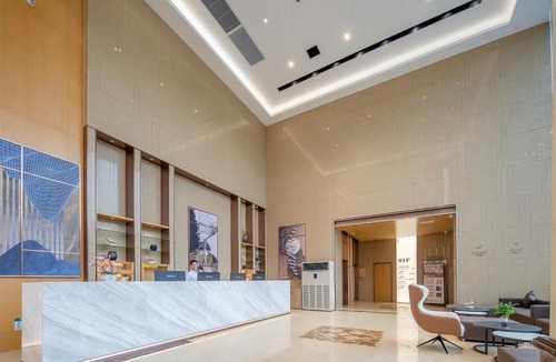 Huadu Hotel | Trendy Romantic MAXScreen International Hotel Guangzhou Baiyun International Airport Branch - Free Shuttle Bus to Guangzhou Baiyun International Airport & Free Deliver Service to Canton Fair Complex During Canton Fair Period & Free VPN Internet Access