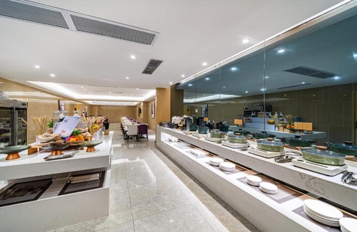 Huadu Hotel | Trendy Romantic MAXScreen International Hotel Guangzhou Baiyun International Airport Branch - Free Shuttle Bus to Guangzhou Baiyun International Airport & Free Deliver Service to Canton Fair Complex During Canton Fair Period & Free VPN Internet Access