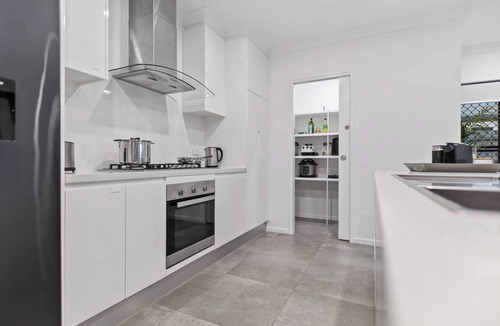 Trinity Beach House | Trinity Beach Spa Retreat with BBQ & Family Fun