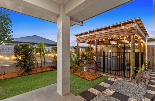 Trinity Beach House | Trinity Beach Spa Retreat with BBQ & Family Fun