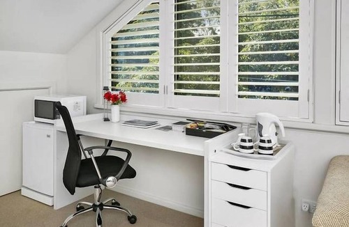 Balgowlah Heights Apartment | Triple Size Loft + Private Ensuite & Breakfast