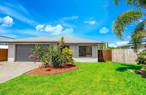 Smithfield House | Tropical Dreams—Spacious Retreat with Private Pool