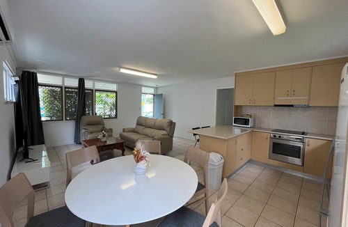 Mermaid Beach Hotel | Tropicana Motel
