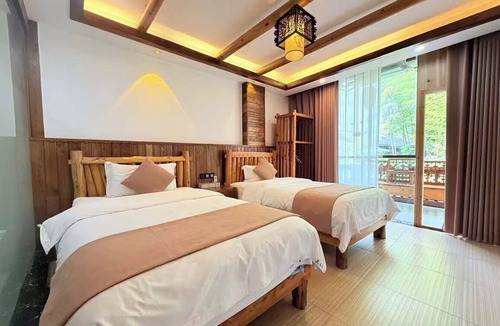 Xiangxi Hotel | Tu Wang Ju Ke Zhan