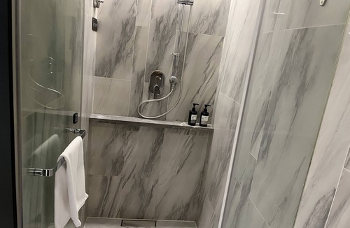 Hongqiao Hotel | Tuke Hotel (Shanghai Hongqiao Hub Yan'an West Road Branch)