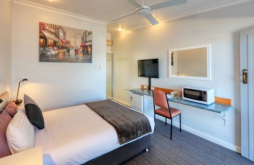 Tumut Hotel | Tumut Farrington Motel