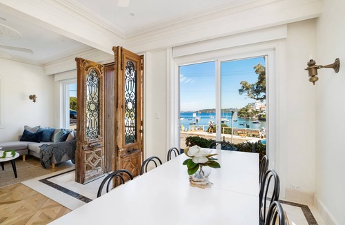 Manly Apartment | Tuscan Villa Little Manly, Beach front Apartment